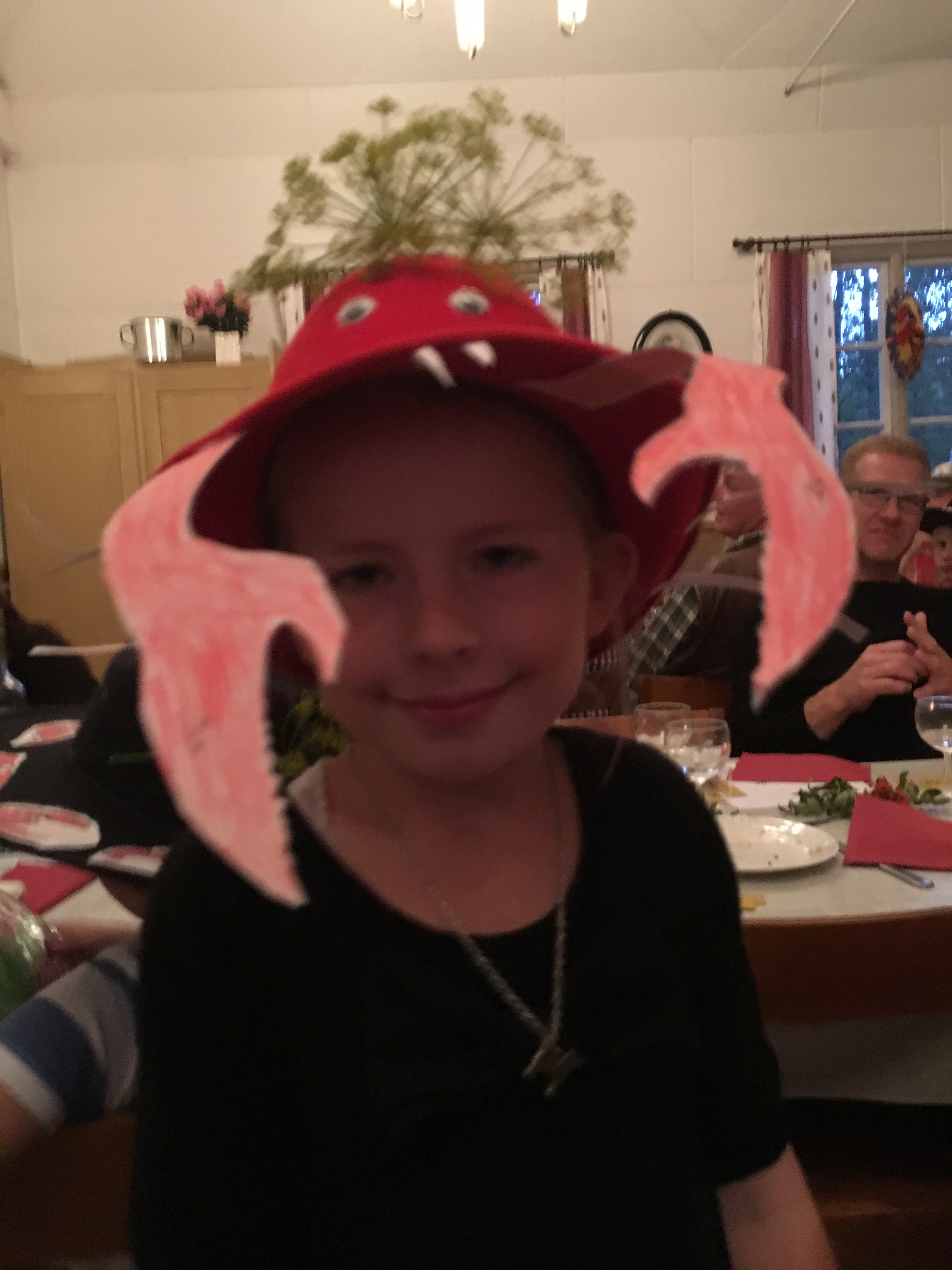 Stina - vinnare i hattävlingen på höstfesten